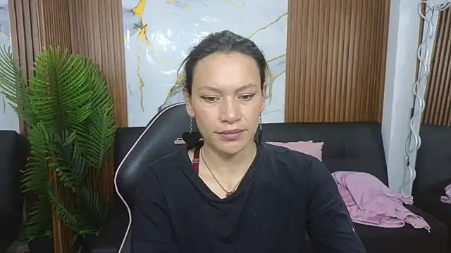 Snapshot of alonddra_tay chatting on 8, 6, 2026 alonddra tay online show from 8, 6, 2026