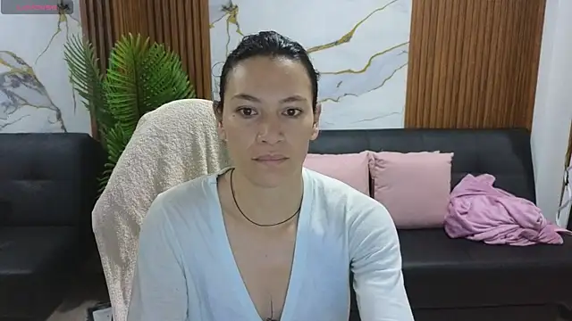 Snapshot of alonddra_tay chatting on 9, 6, 2026 alonddra tay online show from 9, 6, 2026