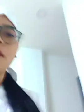 Snapshot of SOFI__10 chatting on 15, 4, 2026 SOFI 10 online show from 15, 4, 2026