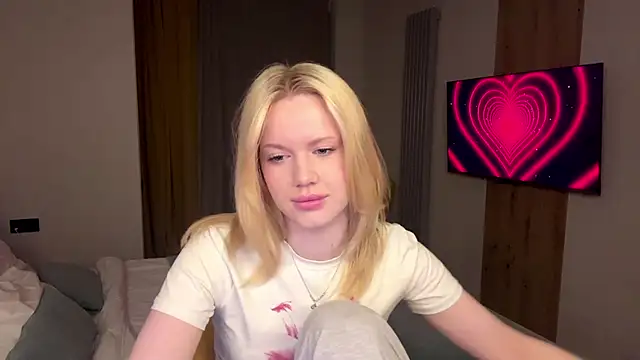 moonavelle online show from 22, 4, 2026