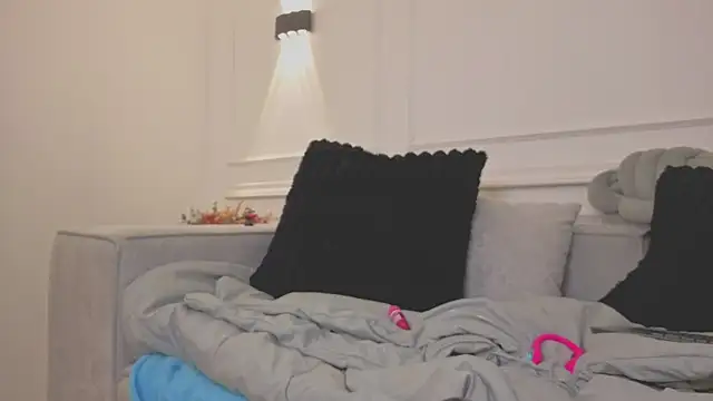 giigii hadidd online show from 3, 7, 2026