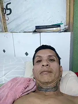 Snapshot of elchamogabotiktok chatting on 6, 5, 2026 elchamogabotiktok online show from 6, 5, 2026