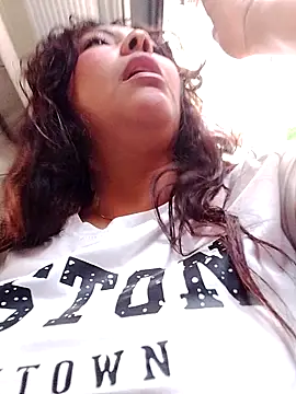 Izel  online show from 15, 4, 2026