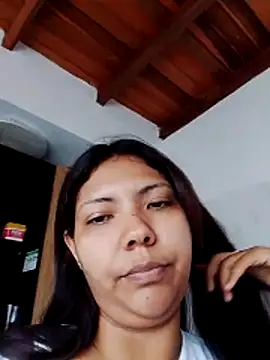 Izel  online show from 17, 4, 2026