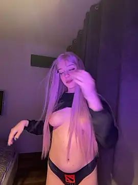 Snapshot of Yui_and_Raiden chatting on 11, 4, 2026 Yui and Raiden online show from 11, 4, 2026