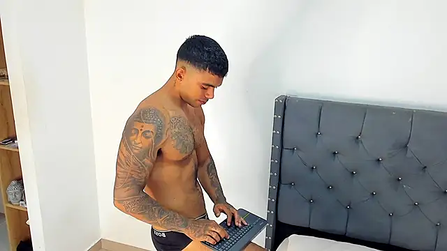 Andrewadamsx online show from 13, 4, 2026