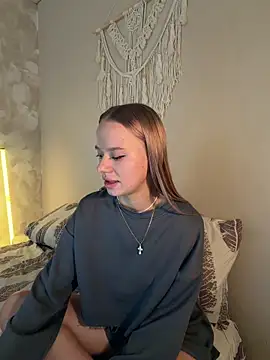 Snapshot of leyaaftermidnight chatting on 14, 4, 2026 leyaaftermidnight online show from 14, 4, 2026