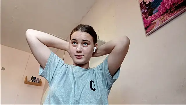 RoxanneStuard online show from 18, 4, 2026