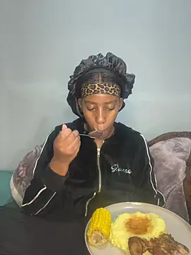 petite bee online show from 14, 7, 2026