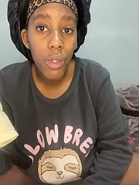 petite bee online show from 15, 7, 2026