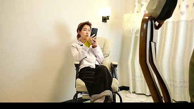 Mia--11 online show from 13, 4, 2026