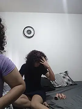 Chloe and Violeta online show from 25, 4, 2026