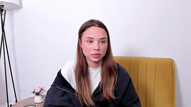 Snapshot of VoncileRistow chatting on 15, 4, 2026 VoncileRistow online show from 15, 4, 2026