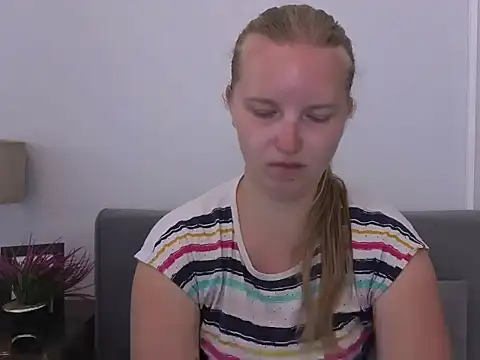 Snapshot of RoseTeacherX chatting on 1, 7, 2026 RoseTeacherX online show from 1, 7, 2026