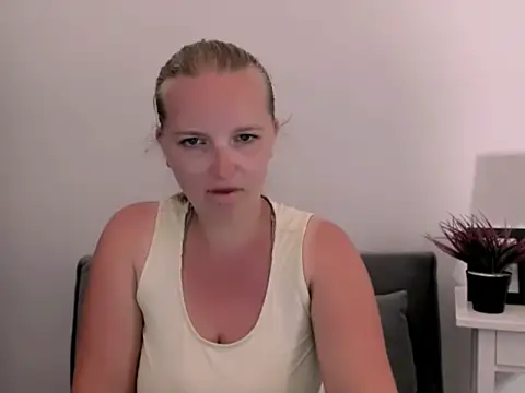 Snapshot of RoseTeacherX chatting on 14, 7, 2026 RoseTeacherX online show from 14, 7, 2026