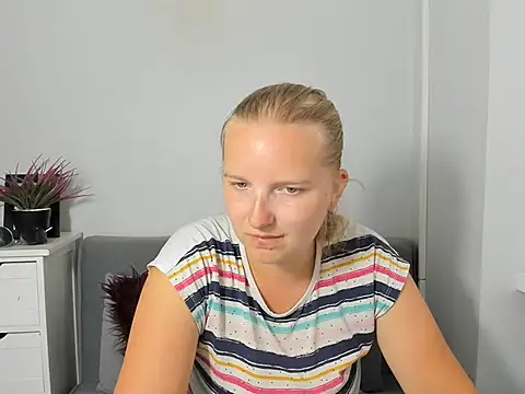 Snapshot of RoseTeacherX chatting on 30, 7, 2026 RoseTeacherX online show from 30, 7, 2026