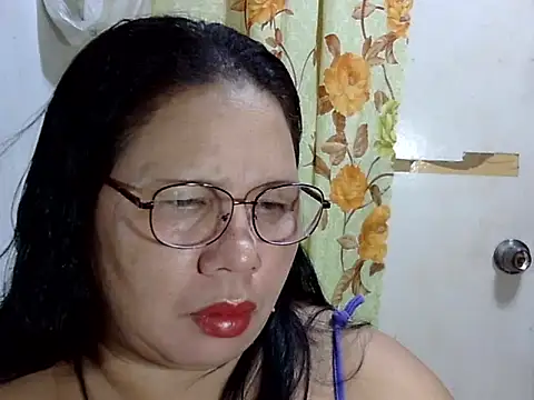 HottyCurlyPeanut online show from 20, 4, 2026