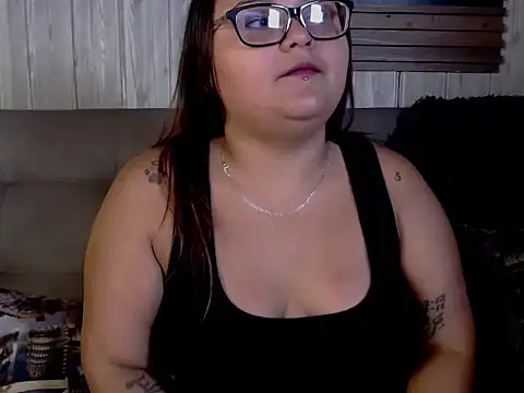 Luna  Cortez online show from 17, 4, 2026