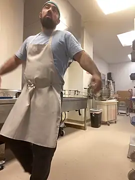 uceybaker online show from 16, 4, 2026