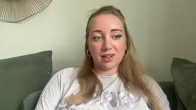 arielsweetieee online show from 15, 7, 2026
