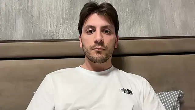 italianass94 online show from 16, 4, 2026