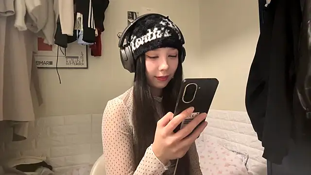 LeonoreCriger online show from 19, 4, 2026