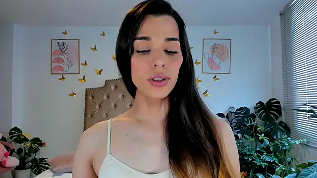 Snapshot of bella_grego chatting on 10, 6, 2026 bella grego online show from 10, 6, 2026