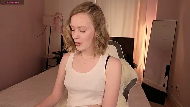 EvaHamilton online show from 17, 6, 2026