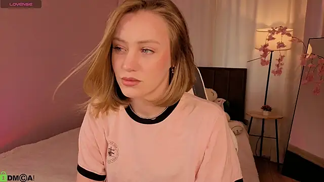 EvaHamilton online show from 30, 6, 2026