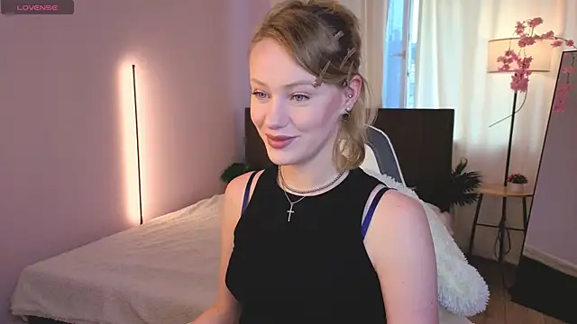 EvaHamilton online show from 27, 7, 2026