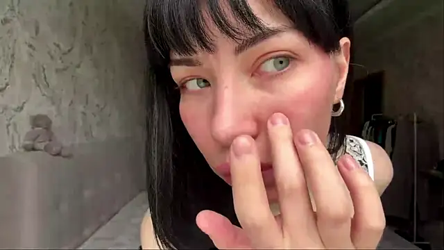 LuisaAlconcel online show from 25, 4, 2026