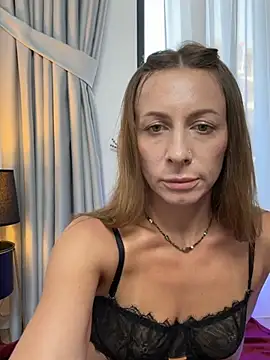 Mira Luna online show from 28, 6, 2026