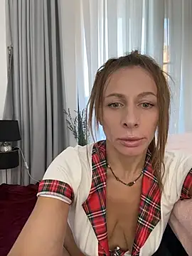 Mira Luna online show from 29, 6, 2026