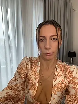 Mira Luna online show from 22, 7, 2026