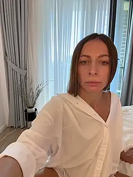 Mira Luna online show from 29, 7, 2026