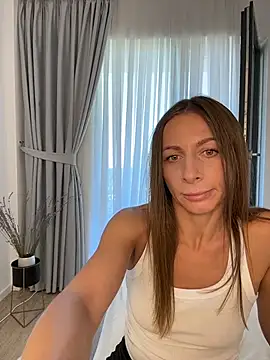 Mira Luna online show from 30, 7, 2026