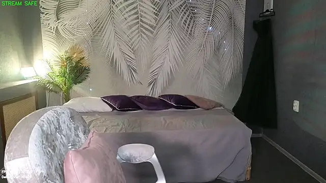 Snapshot of Dr_Mireille chatting on 22, 6, 2026 Dr Mireille online show from 22, 6, 2026