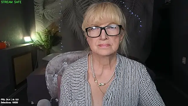 Snapshot of Dr_Mireille chatting on 24, 6, 2026 Dr Mireille online show from 24, 6, 2026