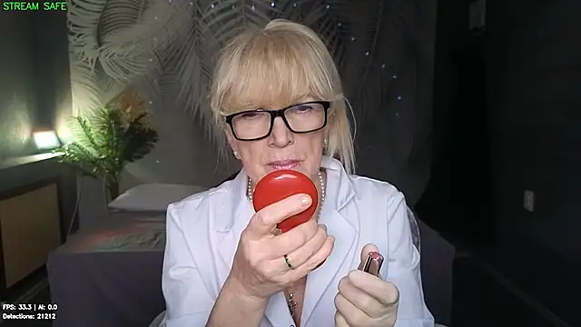 Snapshot of Dr_Mireille chatting on 29, 6, 2026 Dr Mireille online show from 29, 6, 2026