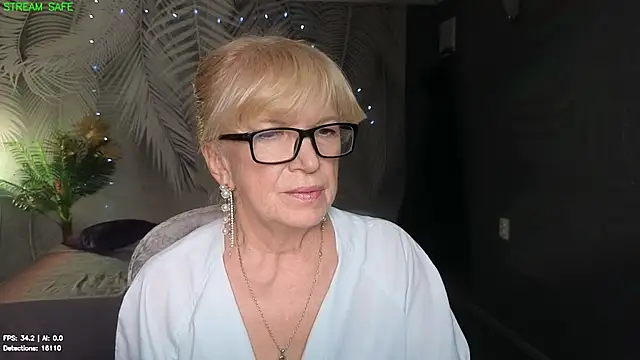 Snapshot of Dr_Mireille chatting on 4, 8, 2026 Dr Mireille online show from 4, 8, 2026