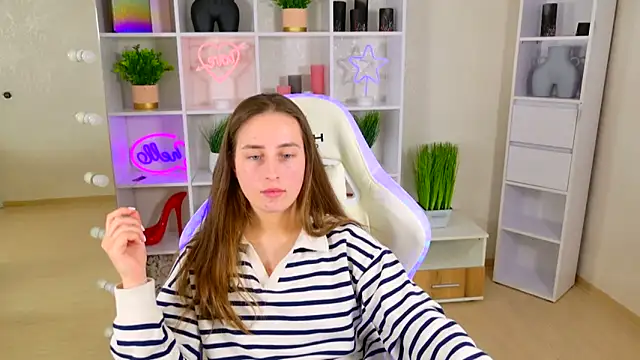 NadinnL online show from 28, 4, 2026