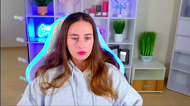 NadinnL online show from 23, 7, 2026