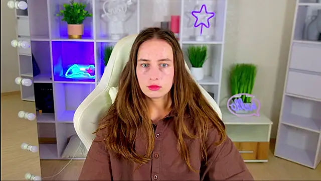 NadinnL online show from 4, 8, 2026
