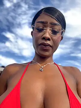 Snapshot of CocoaLuxeXXX chatting on 18, 6, 2026 CocoaLuxeXXX online show from 18, 6, 2026