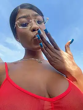 Snapshot of CocoaLuxeXXX chatting on 2, 7, 2026 CocoaLuxeXXX online show from 2, 7, 2026