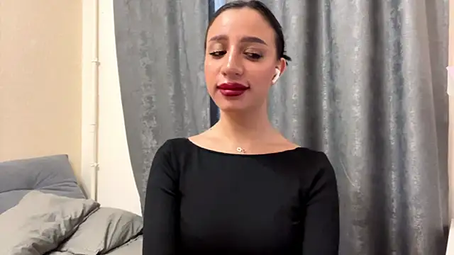 AngellaBarbini online show from 10, 7, 2026