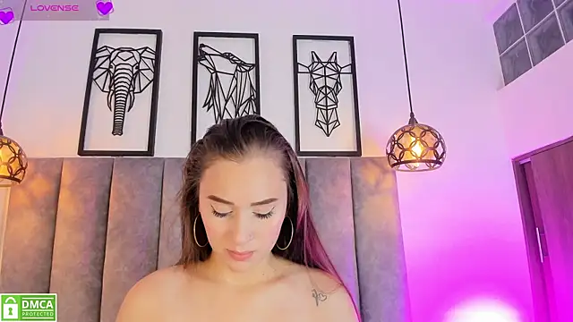 Vanne Queen  online show from 5, 7, 2026