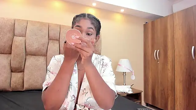 AlissonJamess online show from 24, 4, 2026