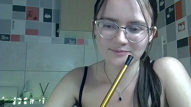 Miss Tinakiss online show from 6, 5, 2026