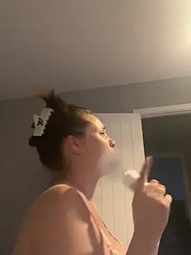 Poppylooloo online show from 29, 6, 2026